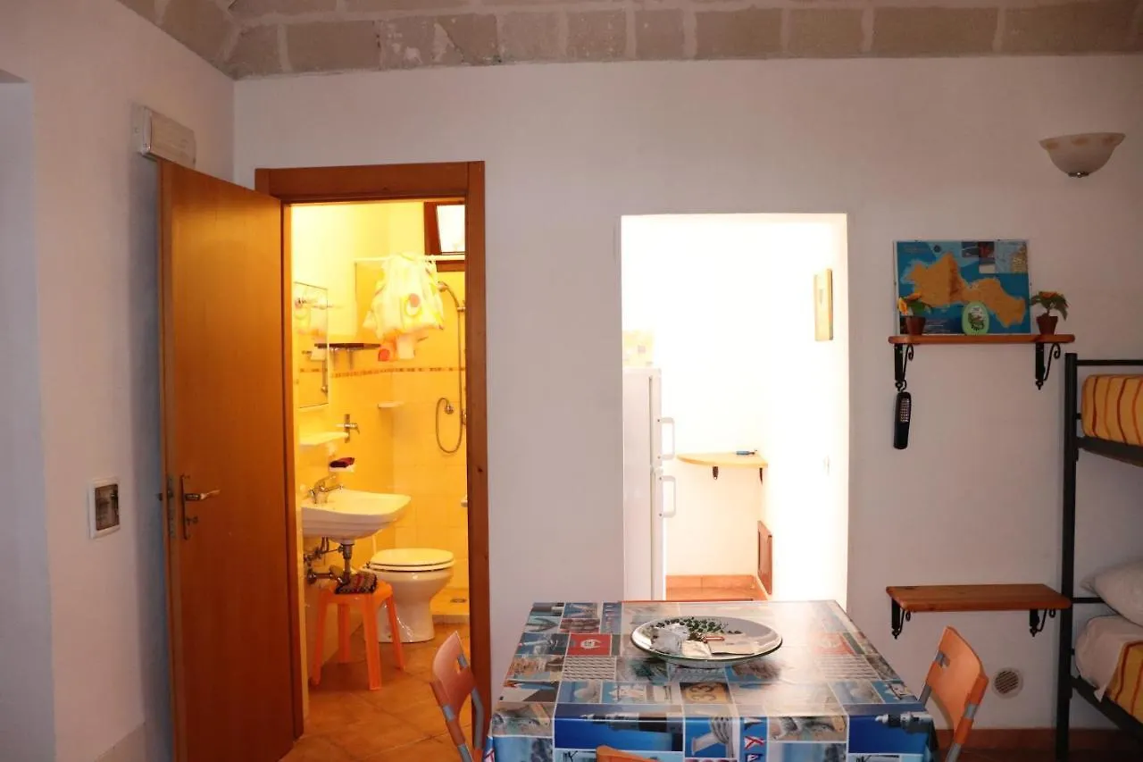 Room In House - Magical Holidays In A Dammuso In Favignana Nestled In A Pine Forest Guest house