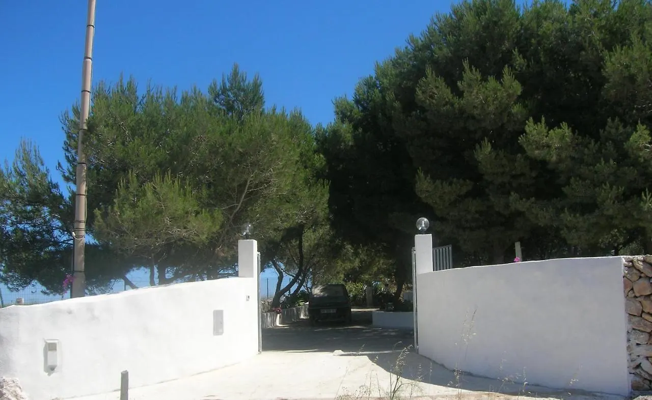 Room In House - Magical Holidays In A Dammuso In Favignana Nestled In A Pine Forest